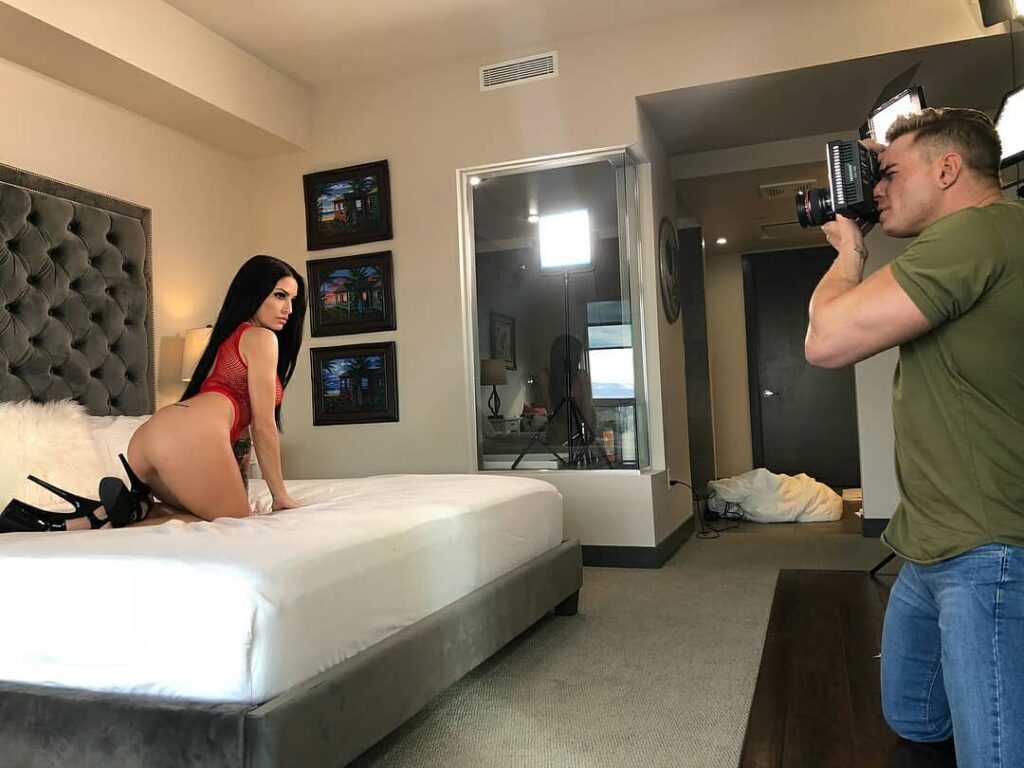 Kissa Sins: TV